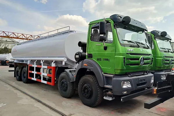 Camion-citerne 8×4